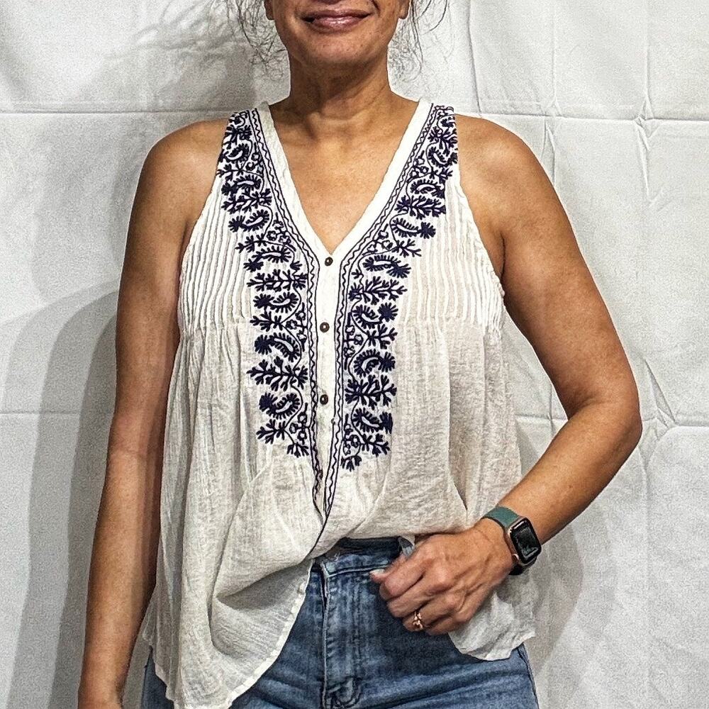 Joie White Blue Embroidered Sleeveless Button Down Blouse Sz M